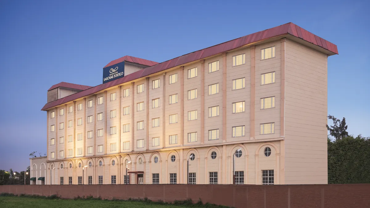 Nidhivan Sarovar Portico — photo 1