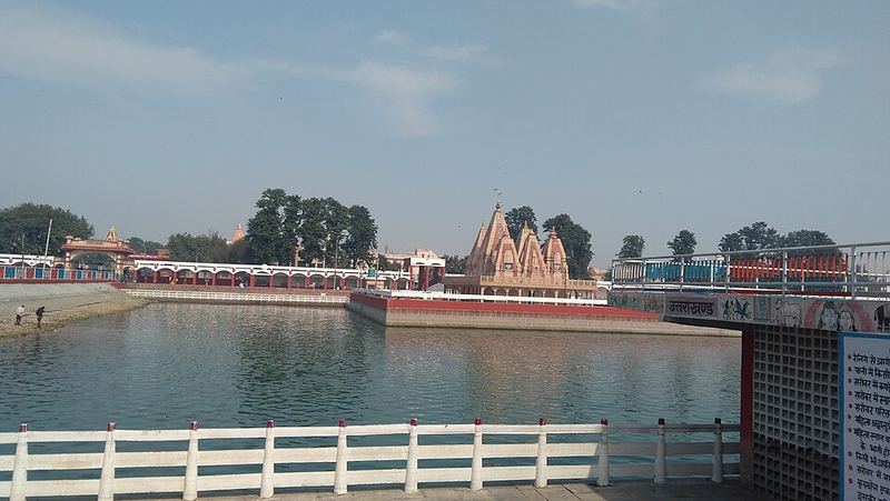 Brahma Sarovar, Kurukshetra — on the Delhi to Chandigarh taxi route